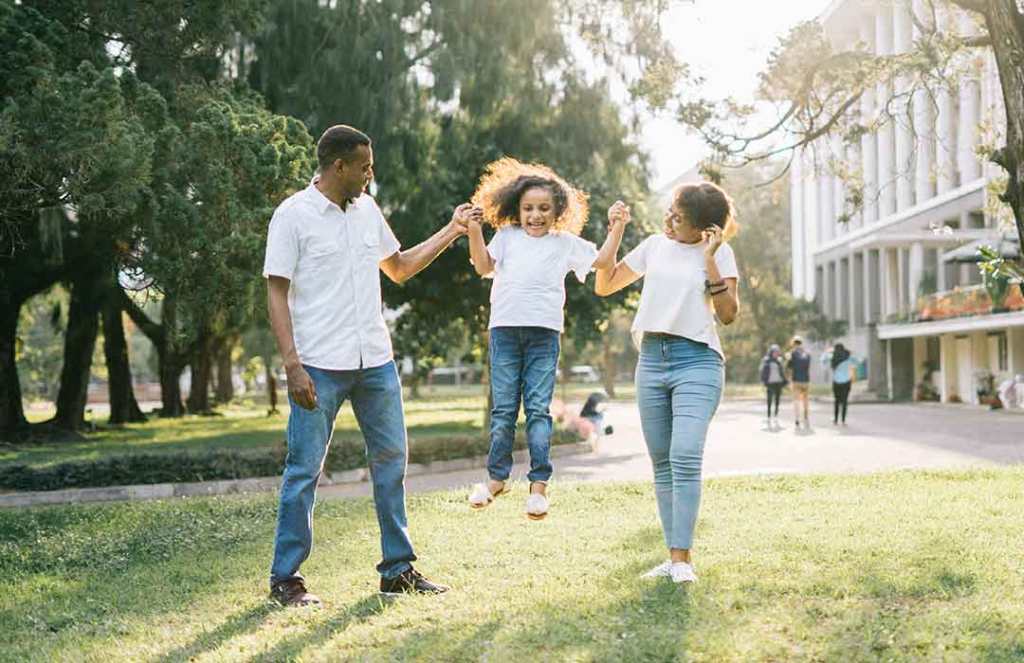 Parents can prevent sibling bullying by spending more time with their firstborn (Video)